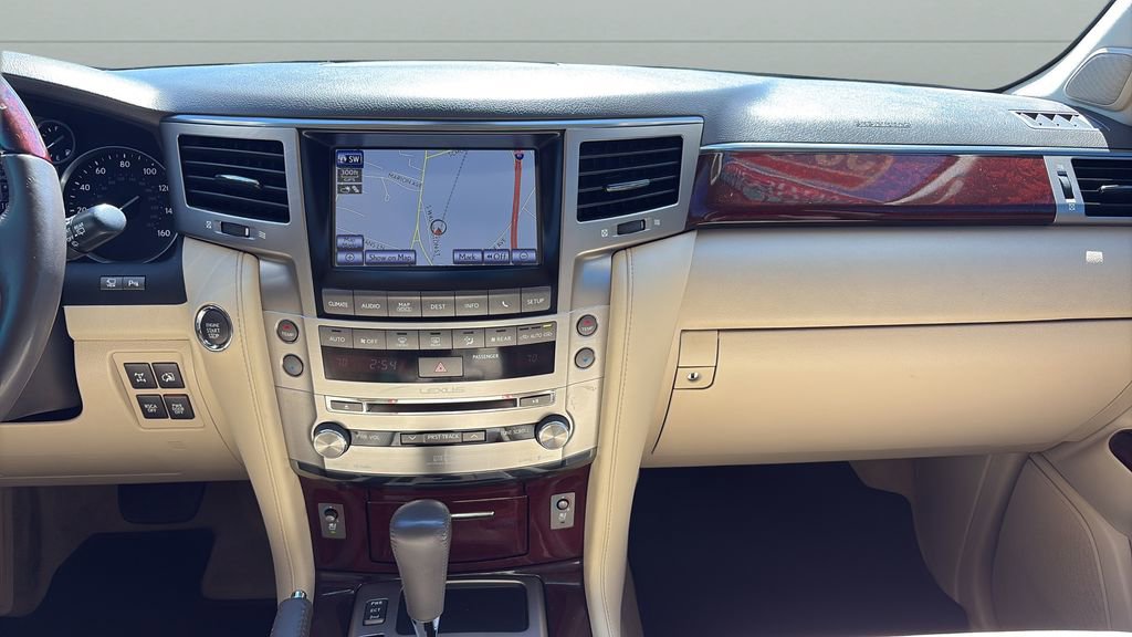 Used 2015 Lexus LX 570 4WD w/ Luxury Package image 16