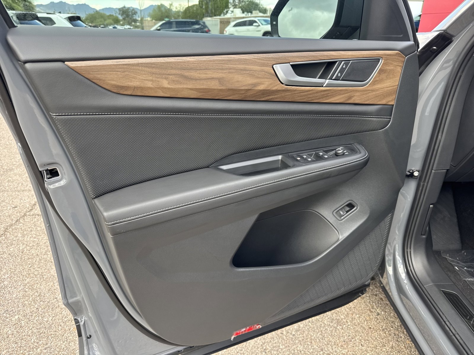 New 2026 Volkswagen Atlas SE image 13