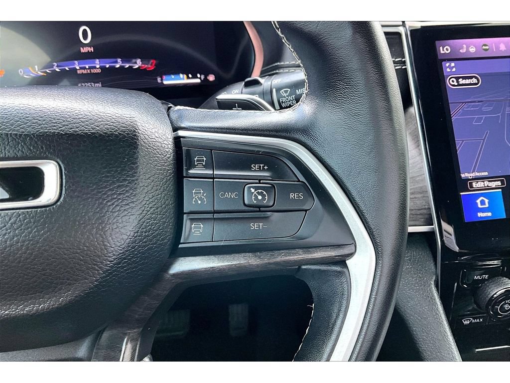 Certified 2022 Jeep Grand Cherokee L Limited AWD/4WD image 12