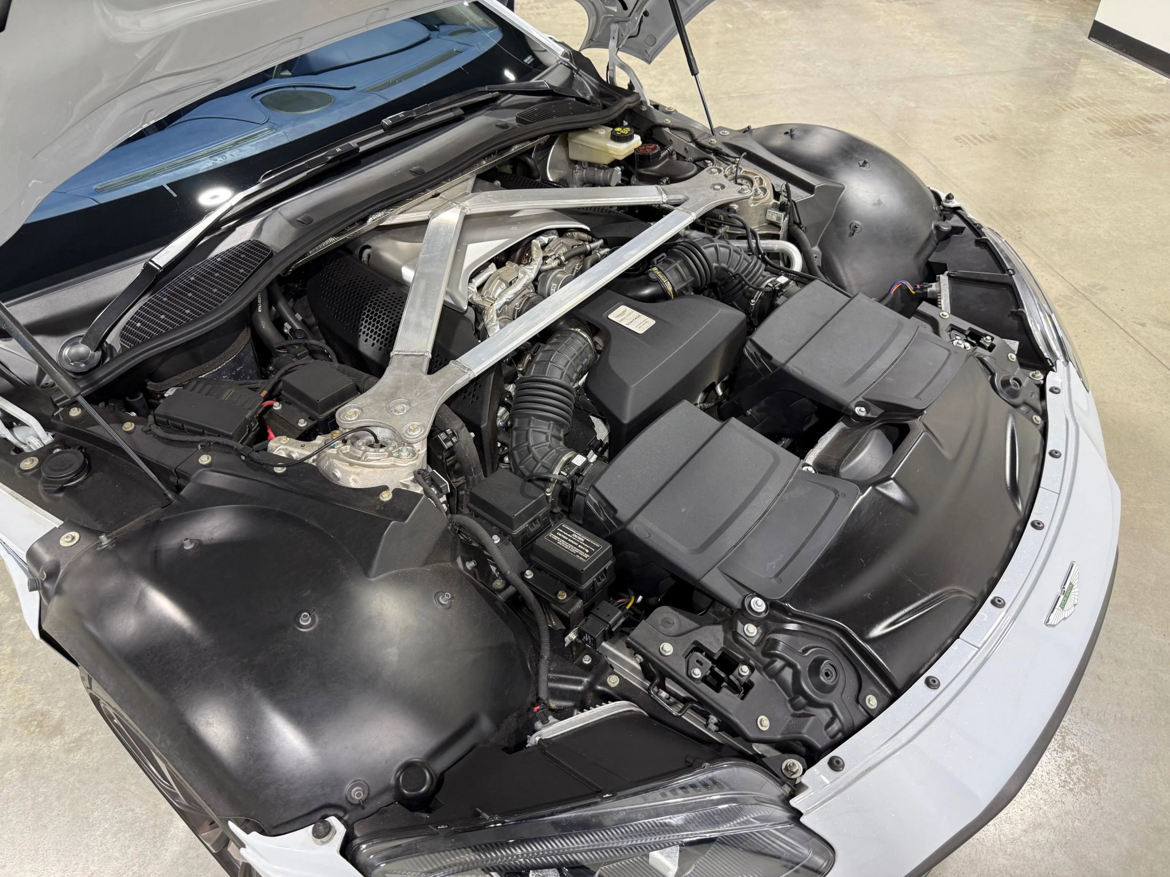 Used 2020 Aston Martin V8 Vantage Coupe image 57