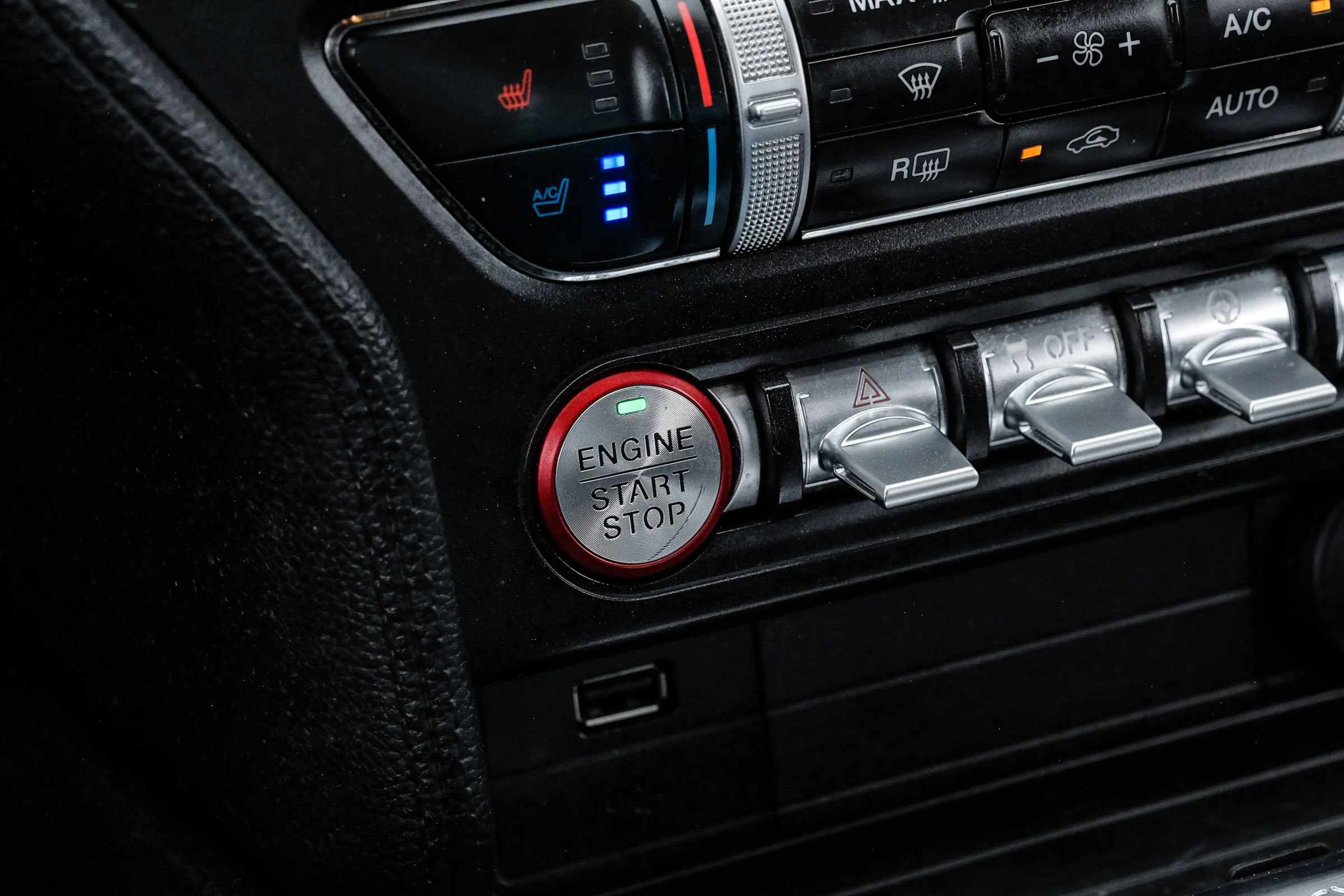 Used 2019 Ford Mustang GT Premium w/ Carbon Sport Interior Package RWD image 27
