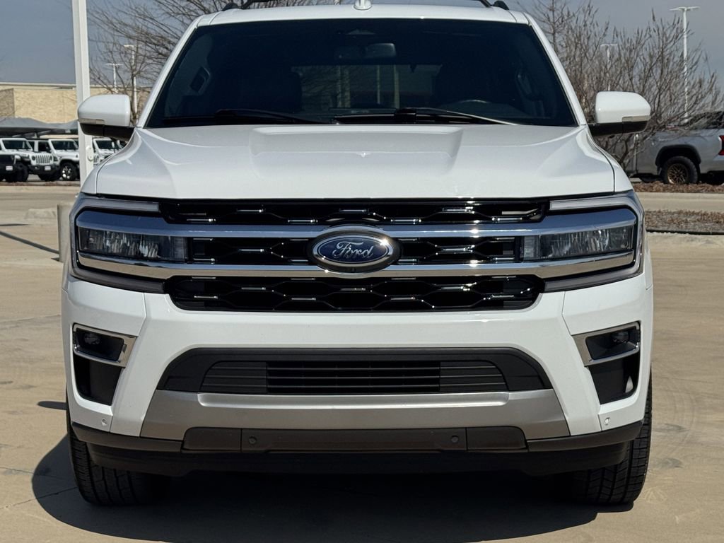 Used 2023 Ford Expedition Limited image 3