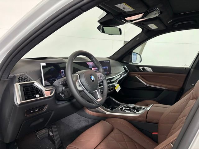 New 2026 BMW X7 xDrive40i w/ Premium Package AWD/4WD image 8