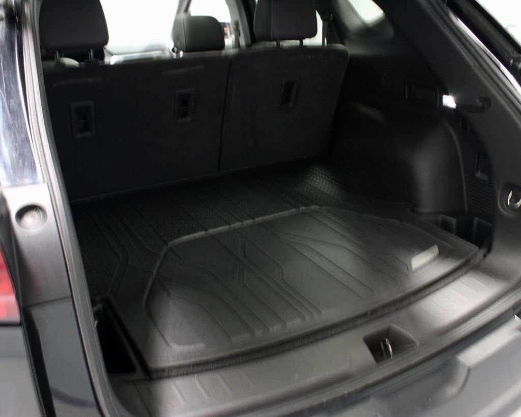 Used 2023 Chevrolet Blazer LT w/ Sound & Technology Package FWD image 12