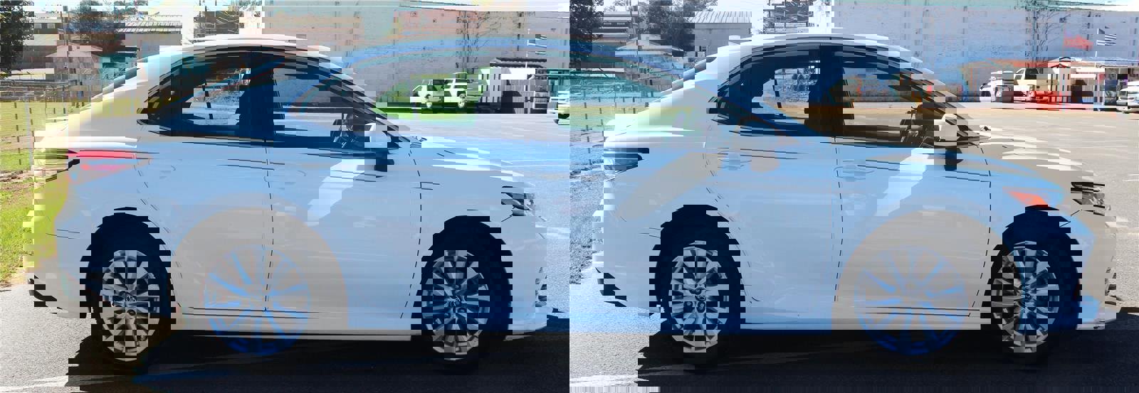 Used 2020 Toyota Camry LE image 7