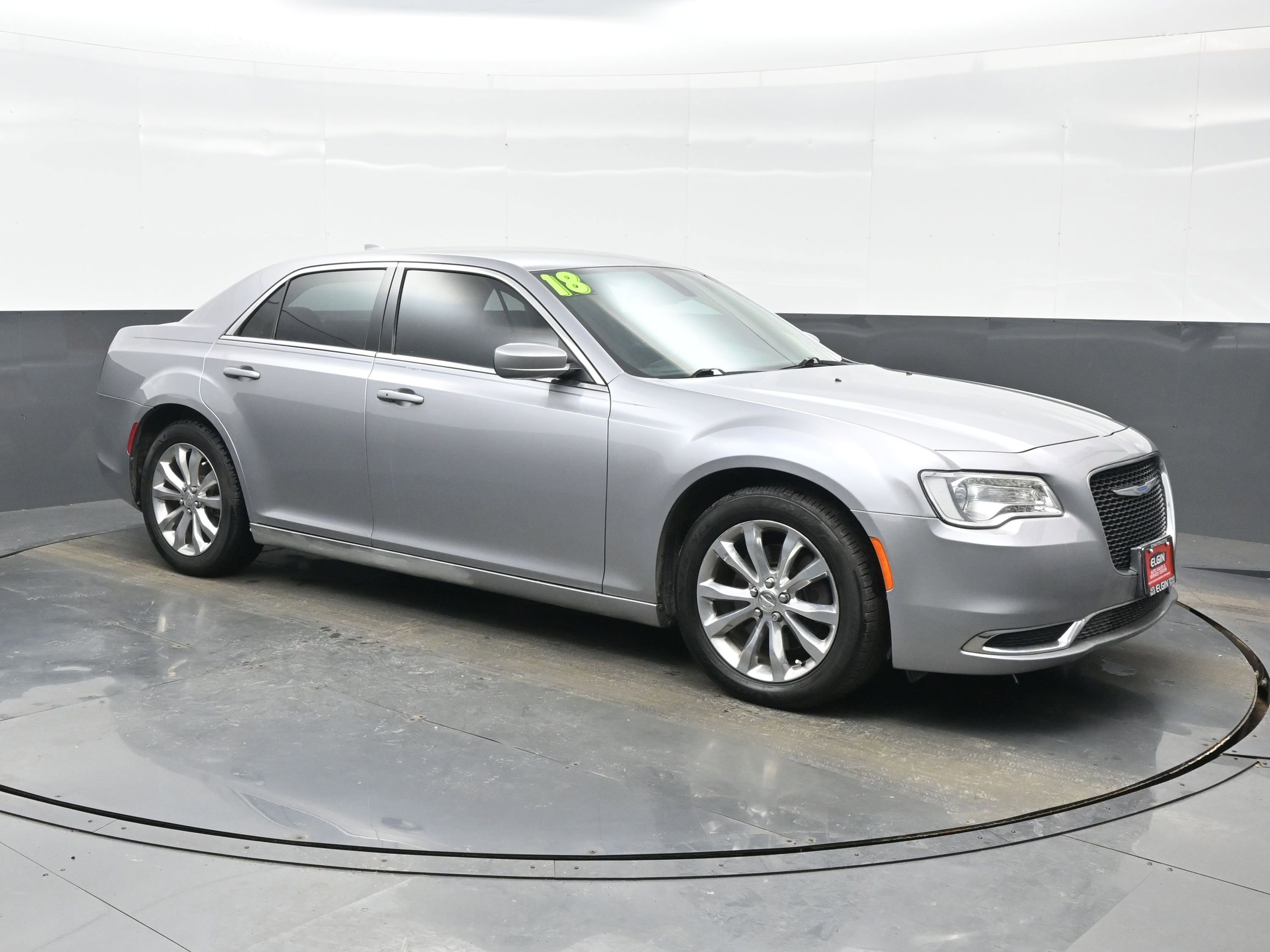 Used 2018 Chrysler 300 Touring image 8