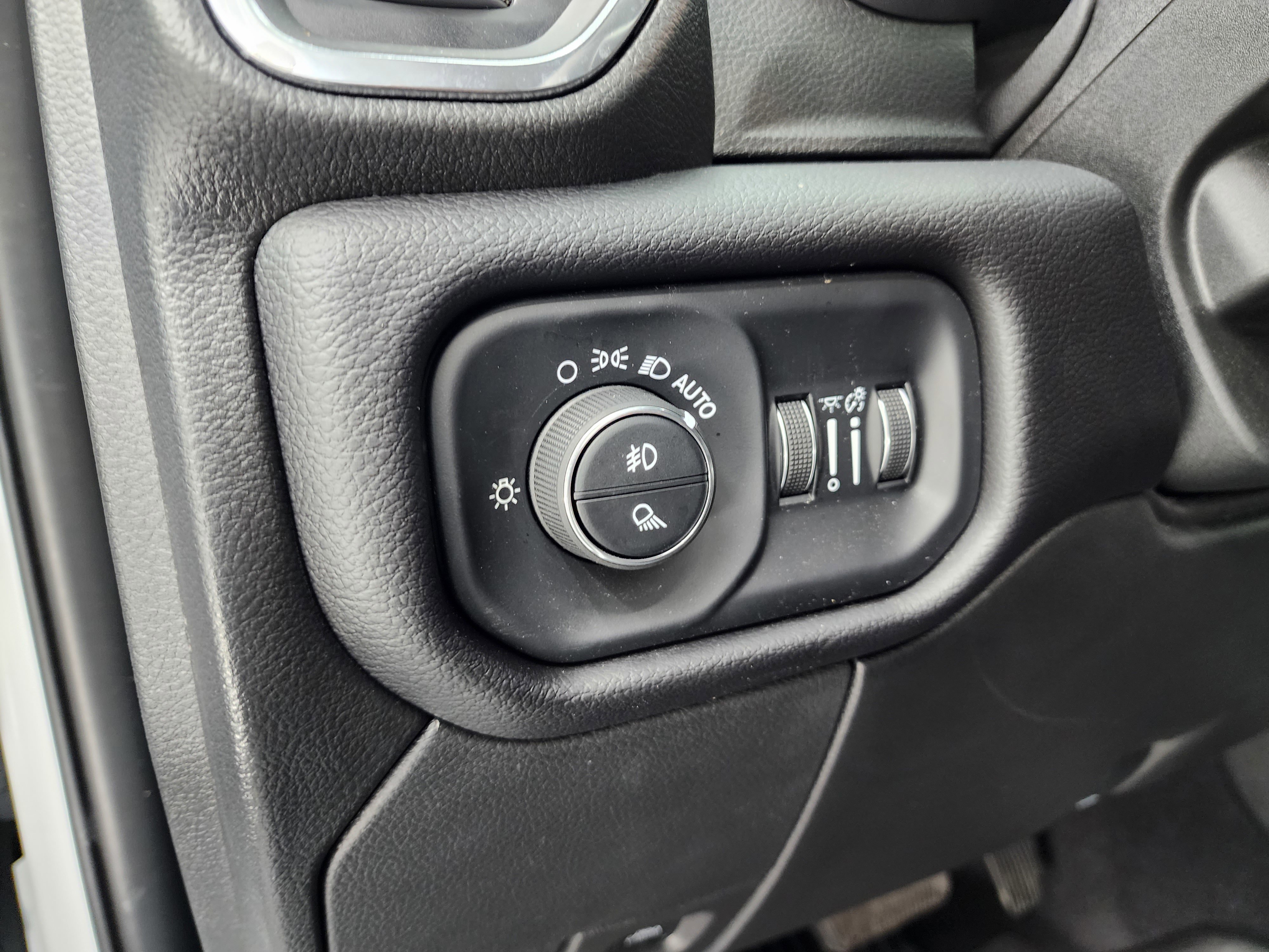 Used 2025 RAM 3500 Laramie image 44