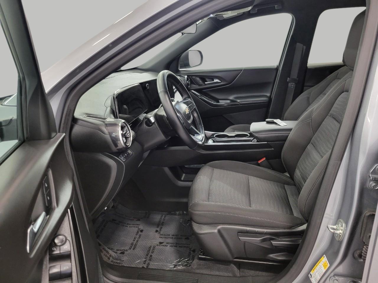 Used 2025 Chevrolet Equinox LT image 9