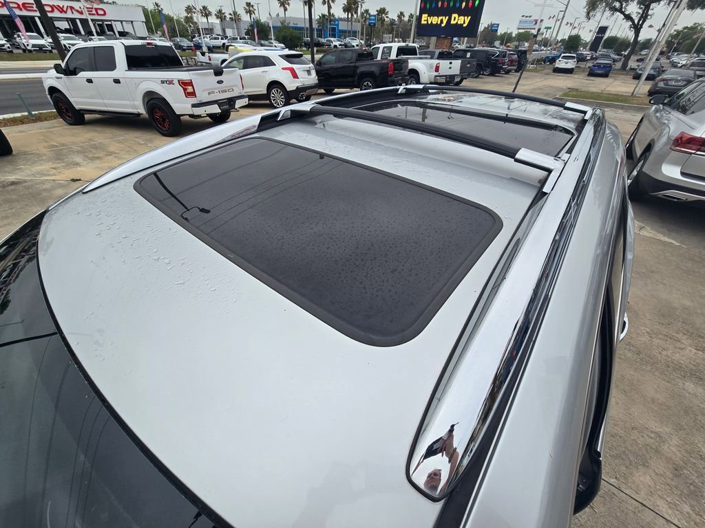 Used 2011 Buick Enclave CXL image 22