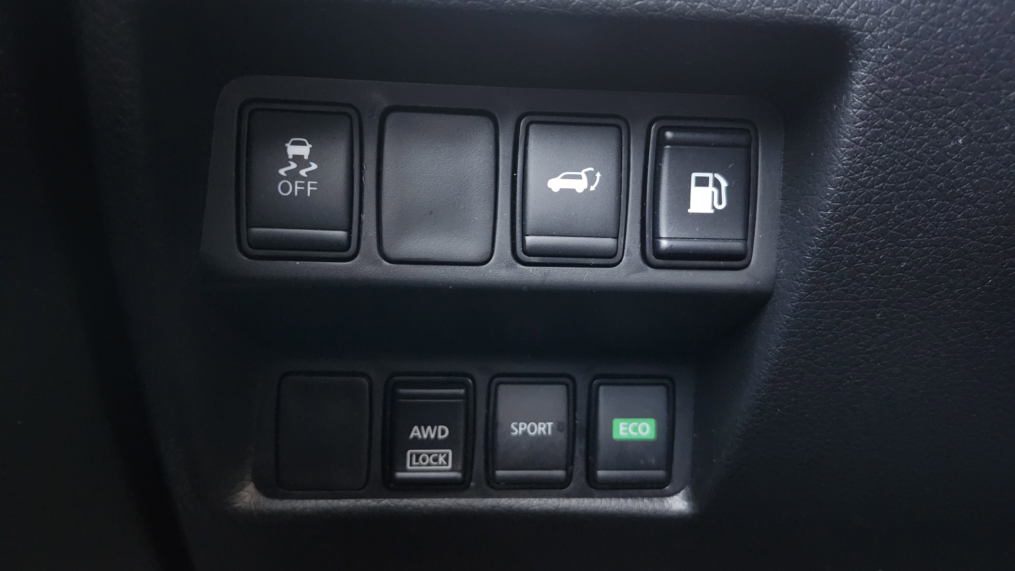 Used 2018 Nissan Rogue SV image 8