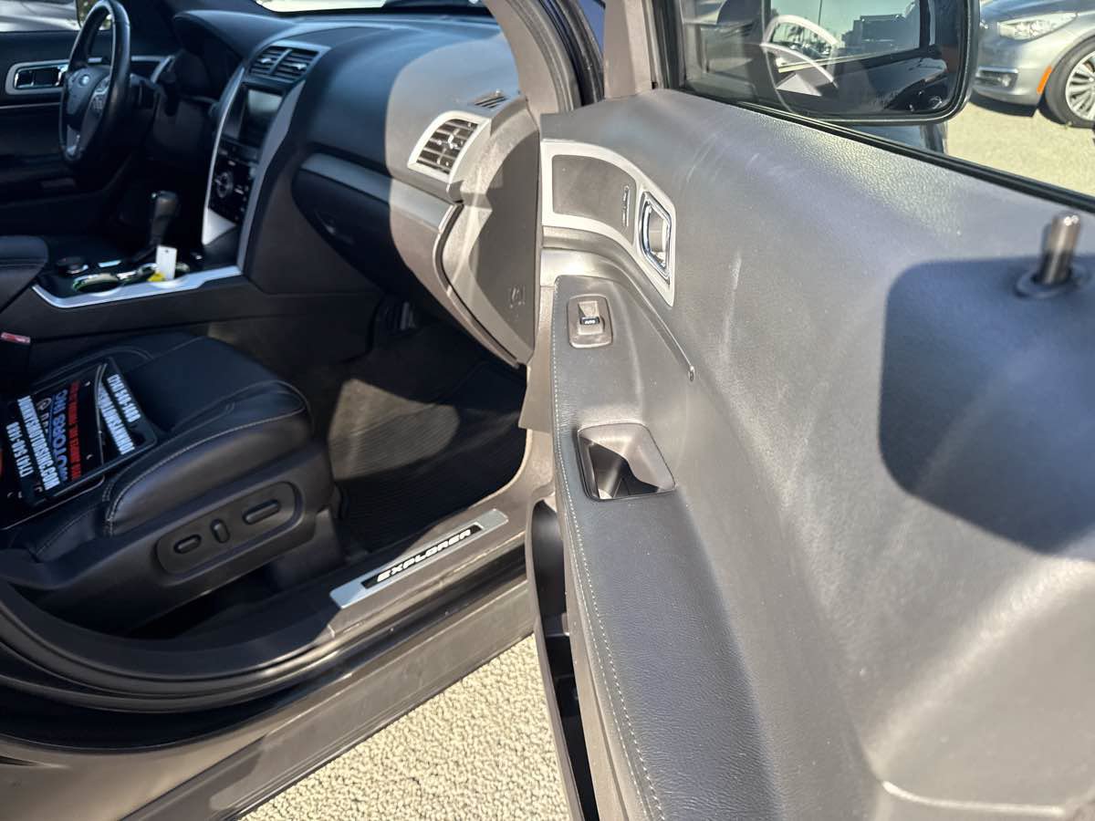 Used 2014 Ford Explorer Sport w/ Equipment Group 401A AWD/4WD image 31