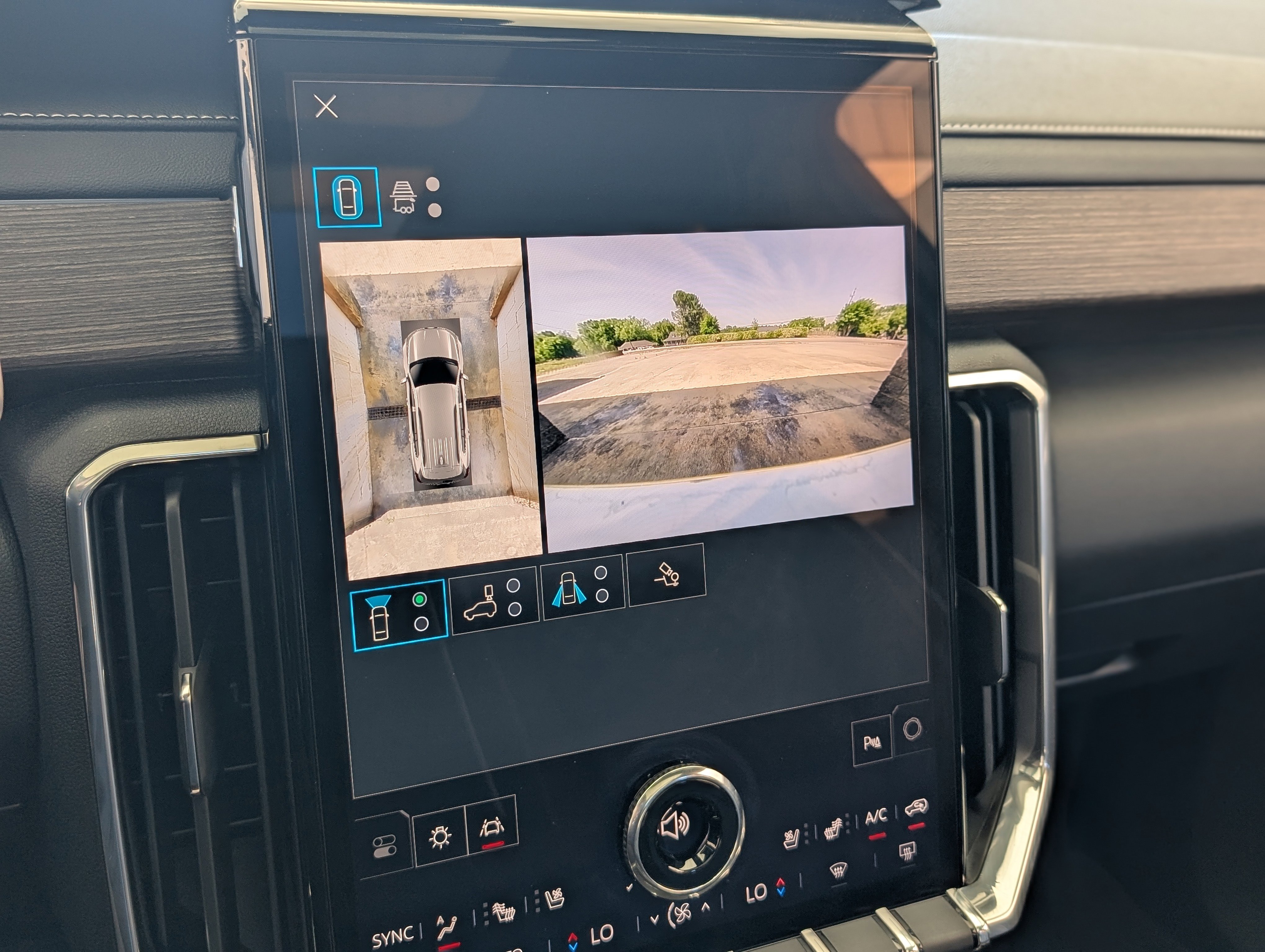 Used 2024 GMC Acadia Denali w/ Super Cruise Package image 30