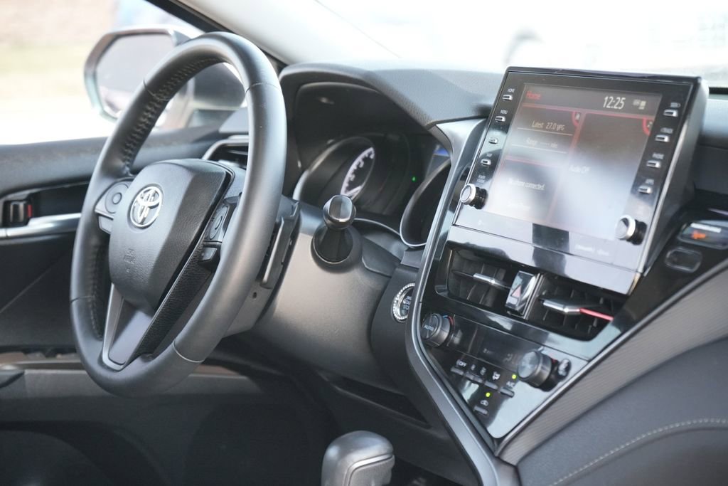 Used 2023 Toyota Camry SE w/ Cold Weather Package image 13