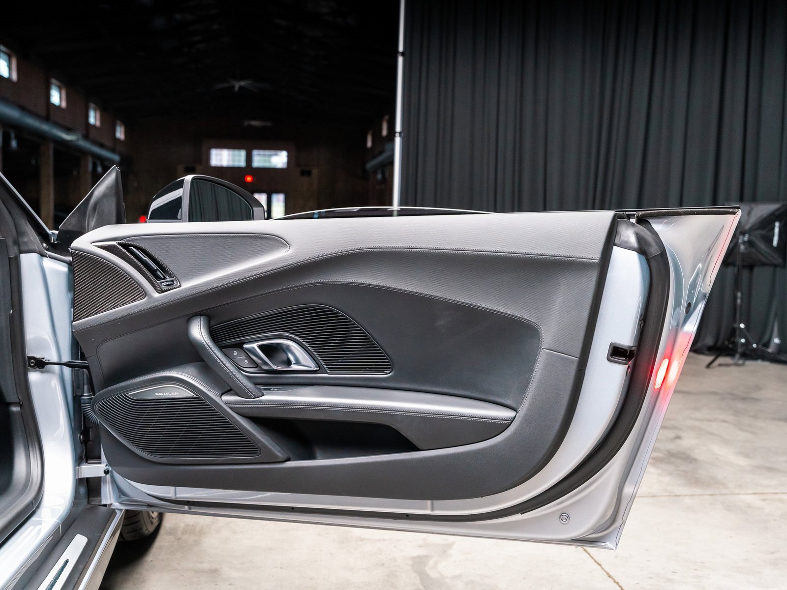 Used 2018 Audi R8 V10 w/ Premium Package image 78