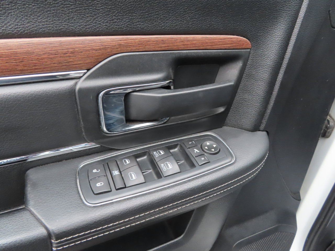 Used 2016 RAM 2500 Tradesman w/ Chrome Appearance Group image 27