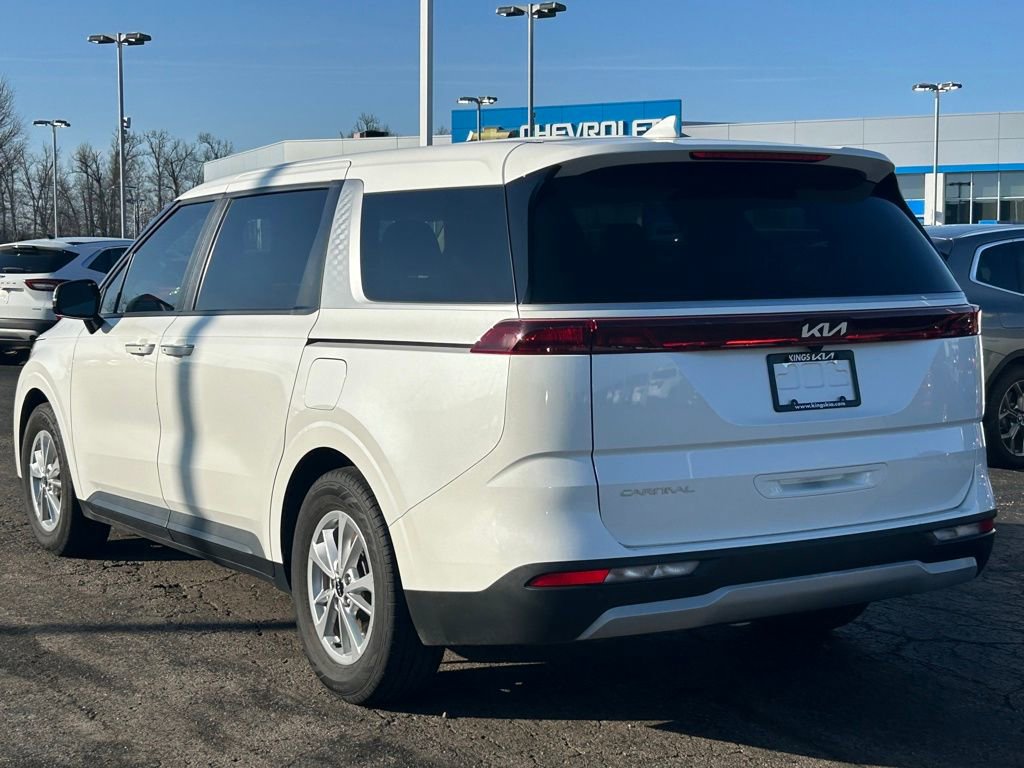 Certified 2023 Kia Carnival LX image 5