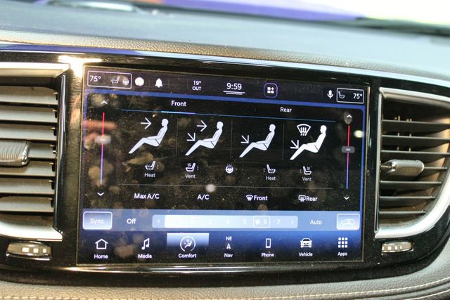 Used 2021 Chrysler Pacifica Limited w/ Uconnect Theater Family Group image 26