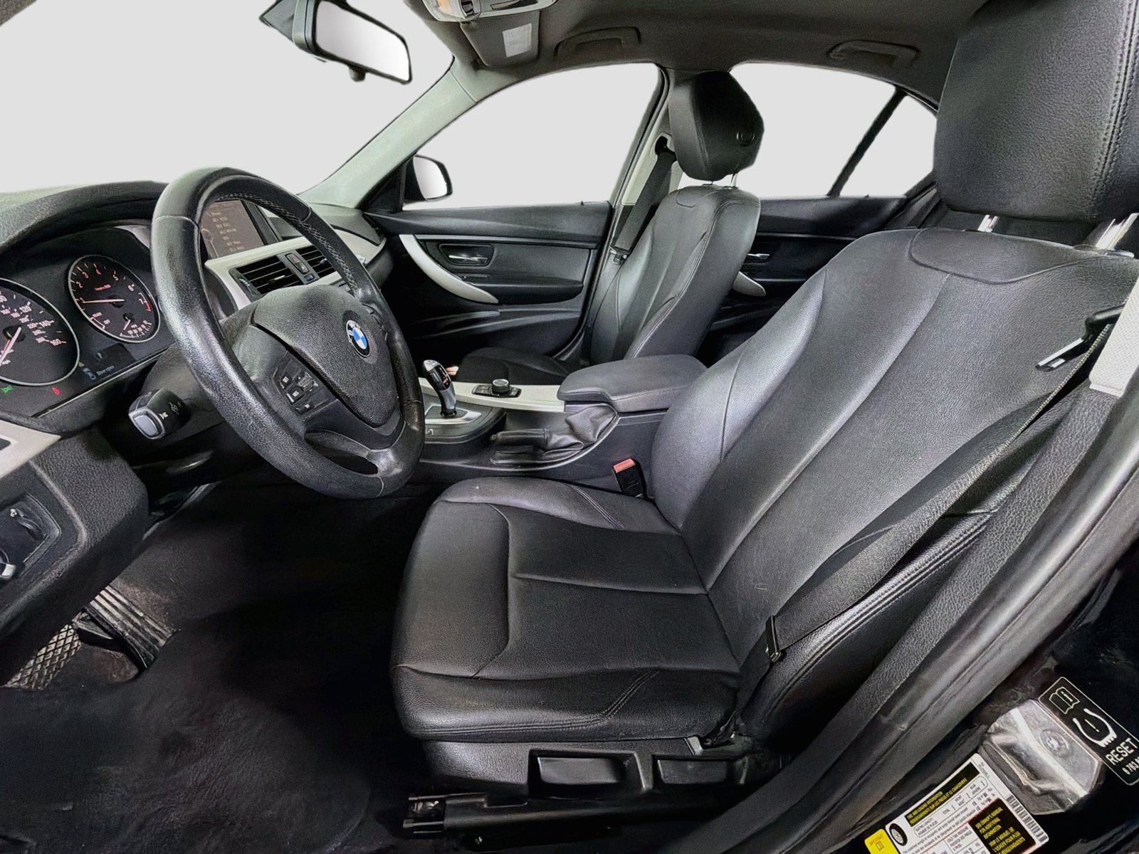 Used 2014 BMW 320i Sedan RWD image 12