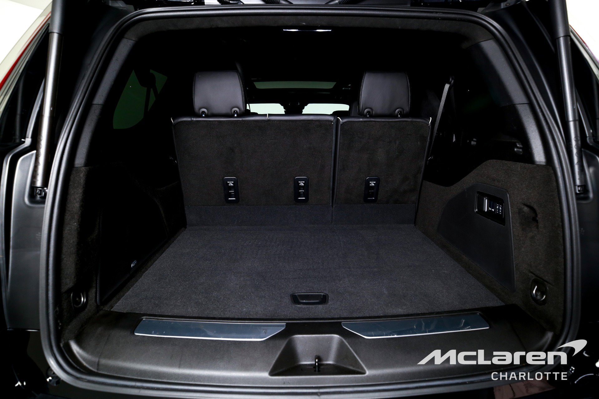 Used 2025 Cadillac Escalade ESV V image 23