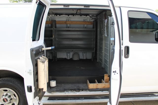 Used 2017 GMC Savana 2500 RWD image 19