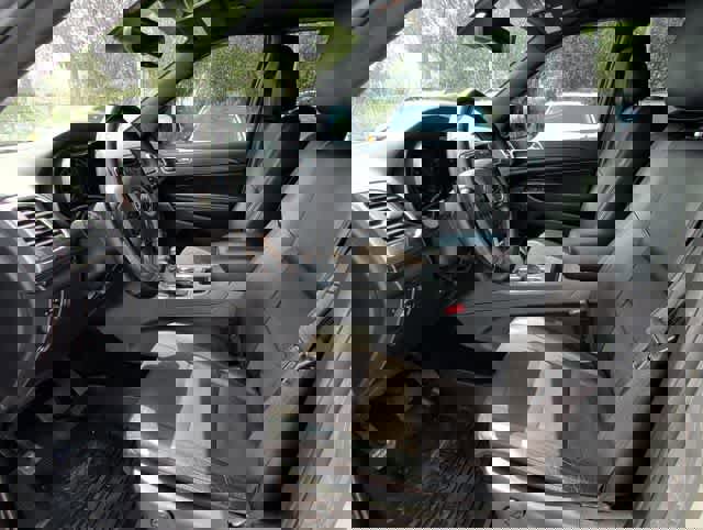 Used 2021 Jeep Grand Cherokee Laredo X image 2