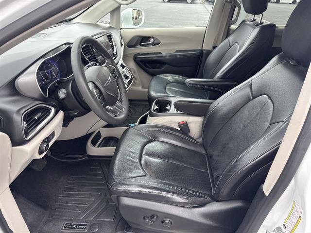 Used 2022 Chrysler Pacifica Touring-L image 8