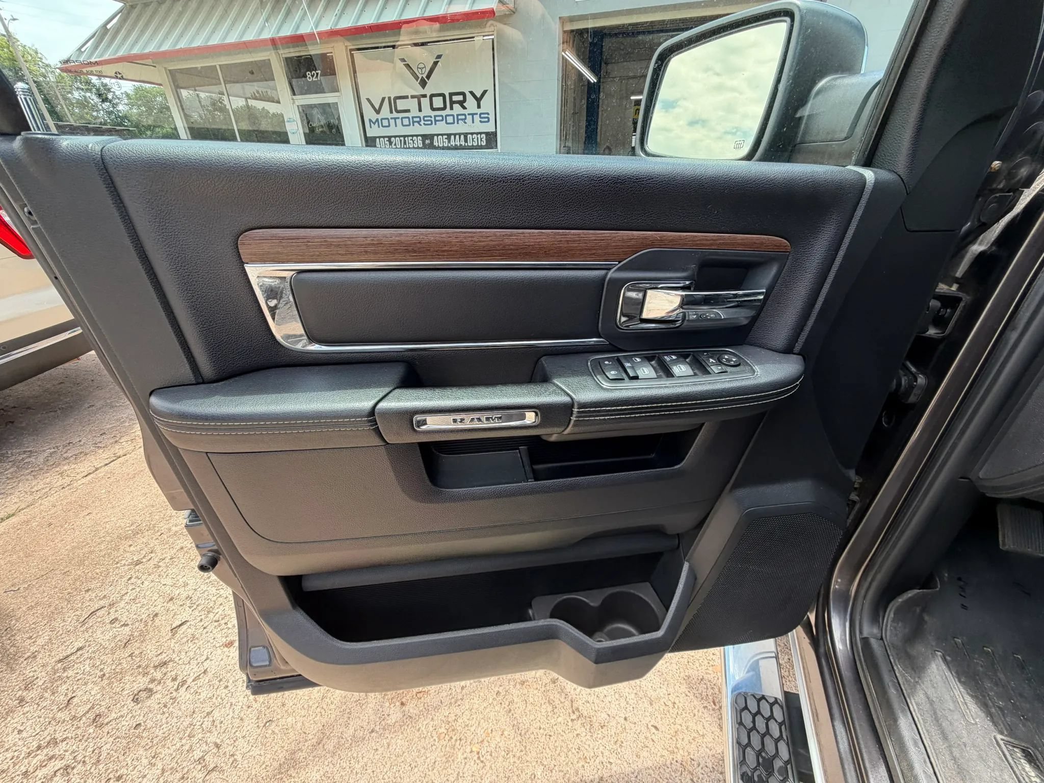 Used 2014 RAM 1500 Laramie w/ Convenience Group AWD/4WD image 14
