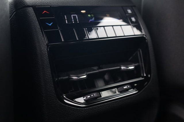 Used 2025 Jeep Grand Cherokee L Laredo w/ Luxury Tech Group I image 25