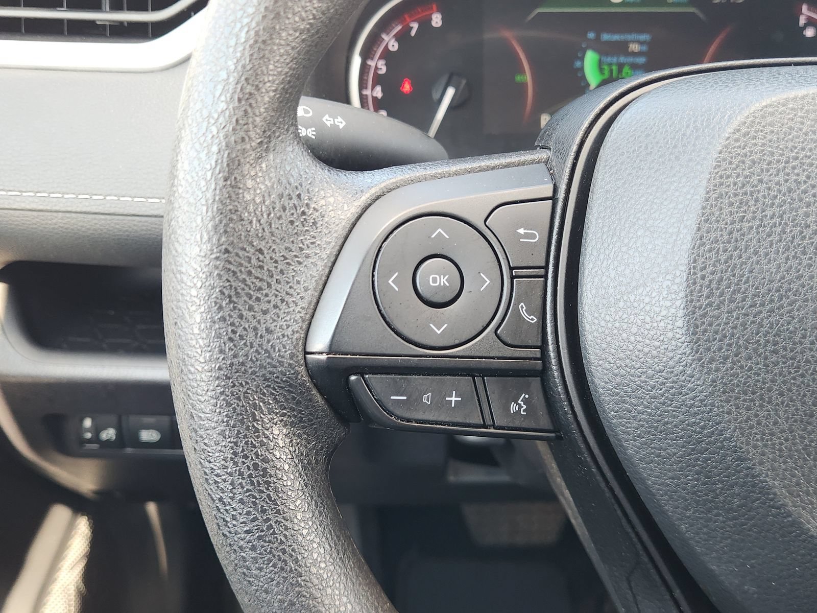 Used 2024 Toyota RAV4 LE FWD image 32