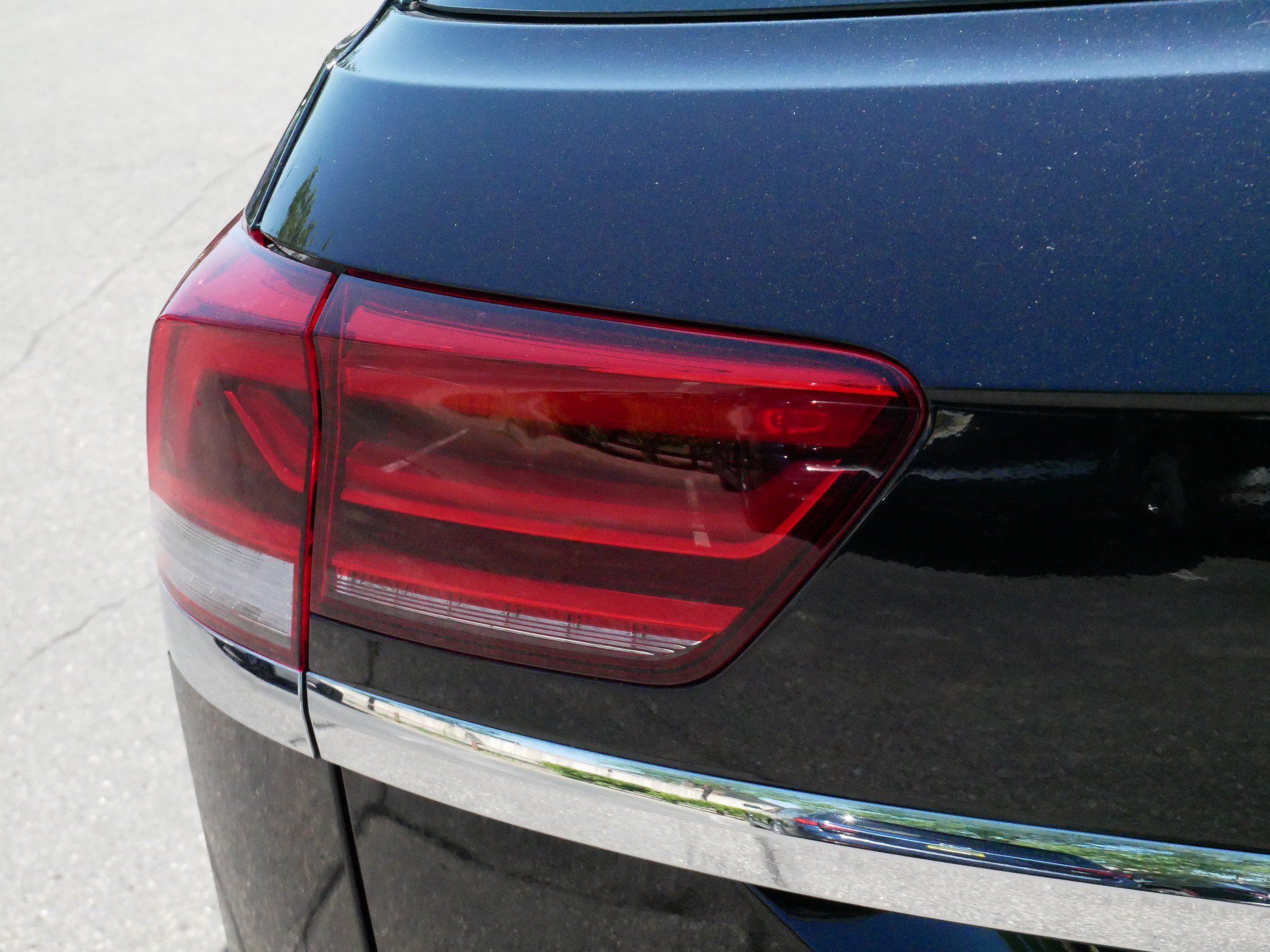 Certified 2023 Volkswagen Atlas Cross Sport SE w/ Panoramic Sunroof Package AWD/4WD image 10
