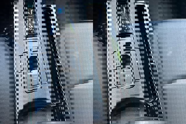 Used 2025 Toyota Prius LE image 36