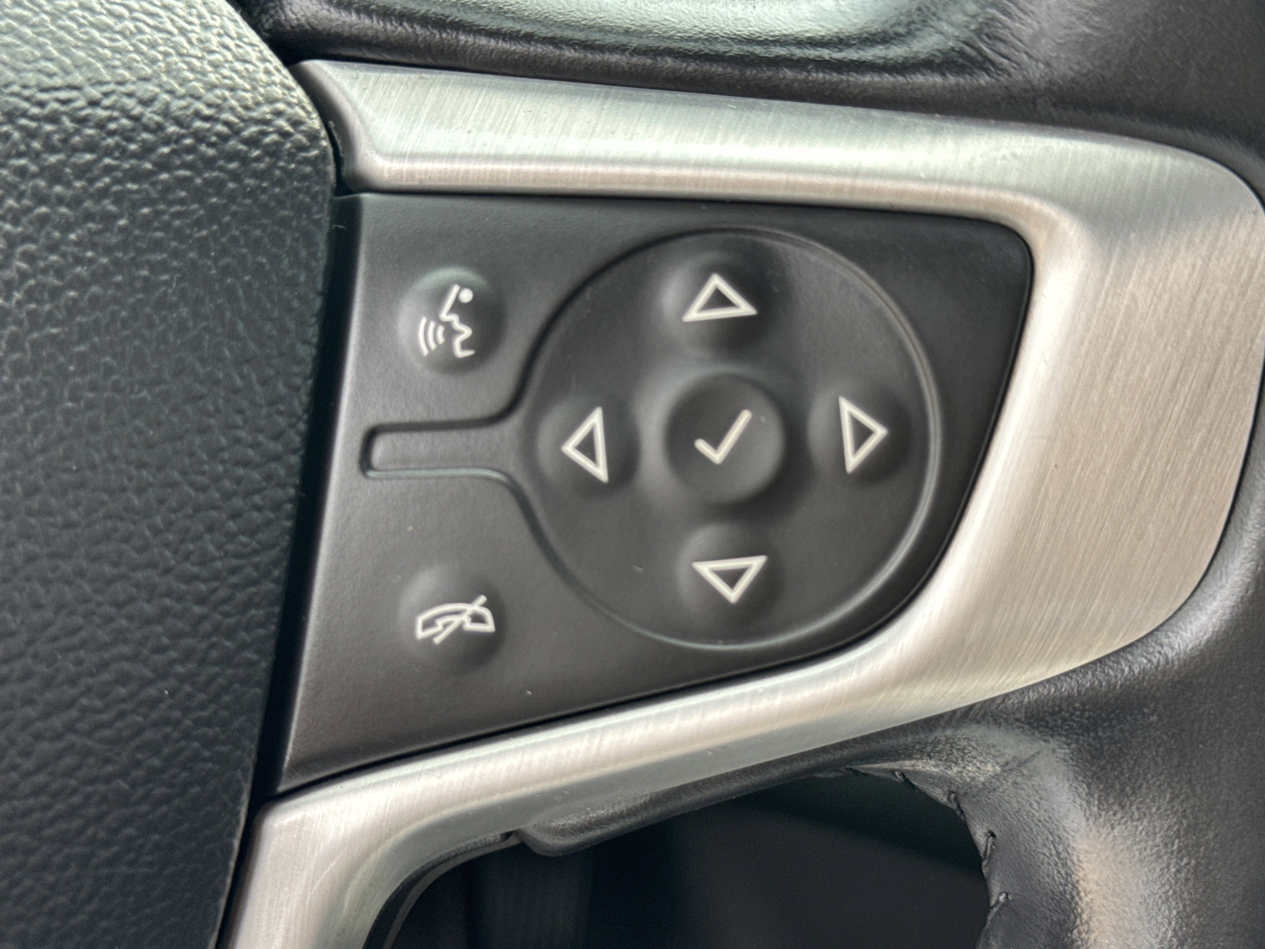 Used 2021 GMC Terrain SLE w/ Driver Convenience Package image 31