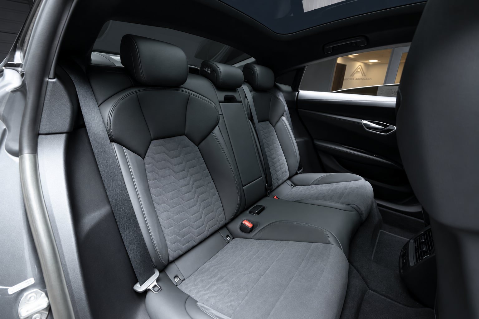 Used 2022 Audi e-tron GT Premium Plus AWD/4WD image 31