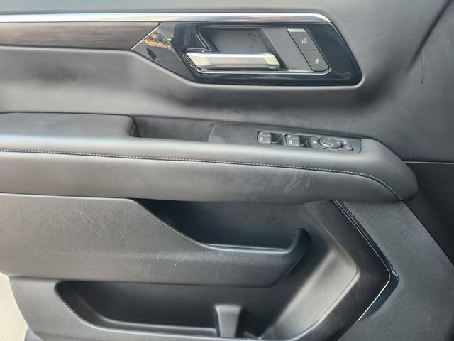 Used 2025 Chevrolet Suburban LS RWD image 25