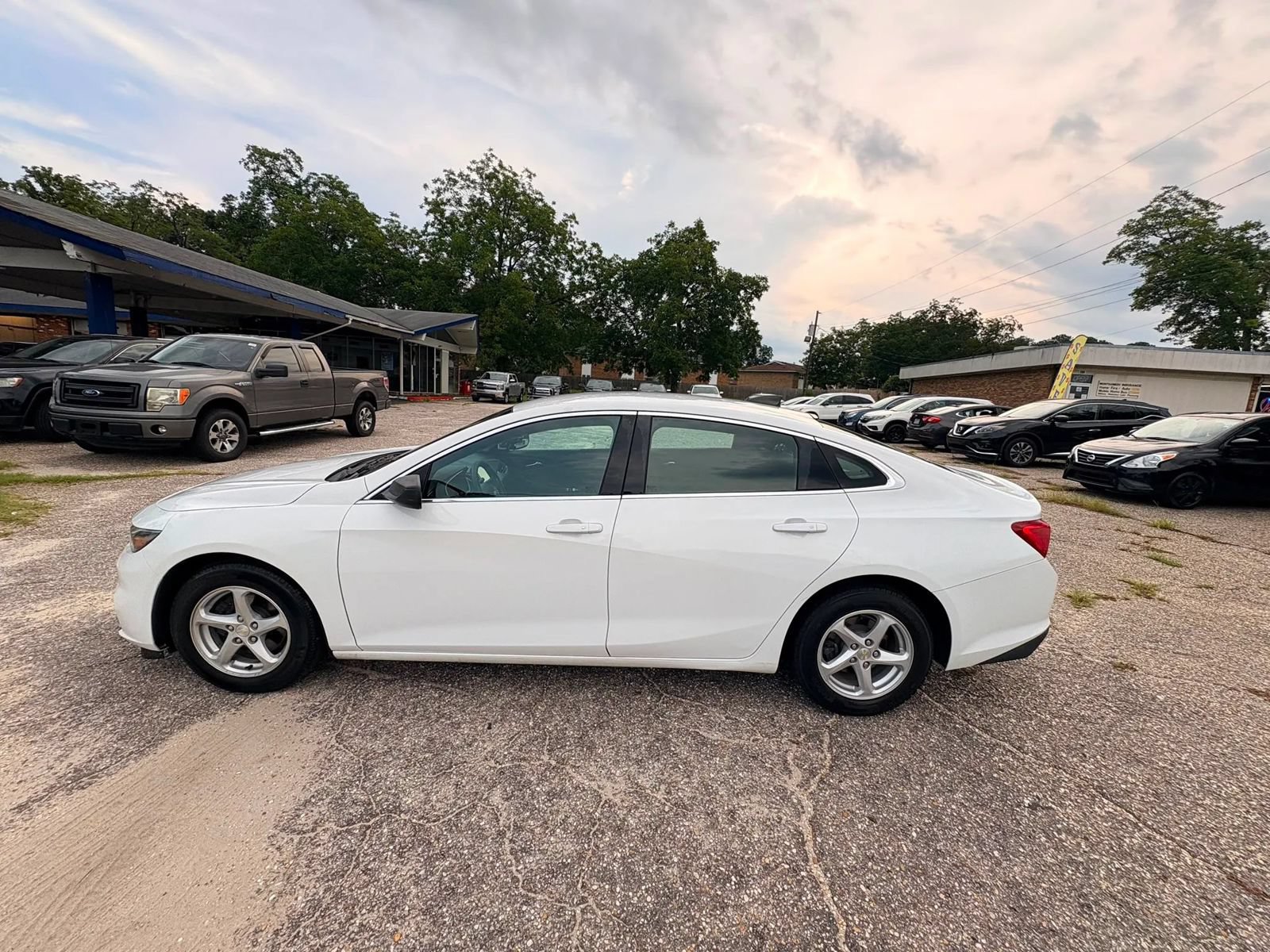 Used 2018 Chevrolet Malibu LS FWD image 3