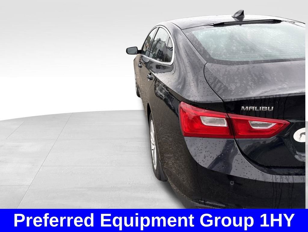 Used 2018 Chevrolet Malibu Hybrid w/ Driver Confidence Package FWD image 4
