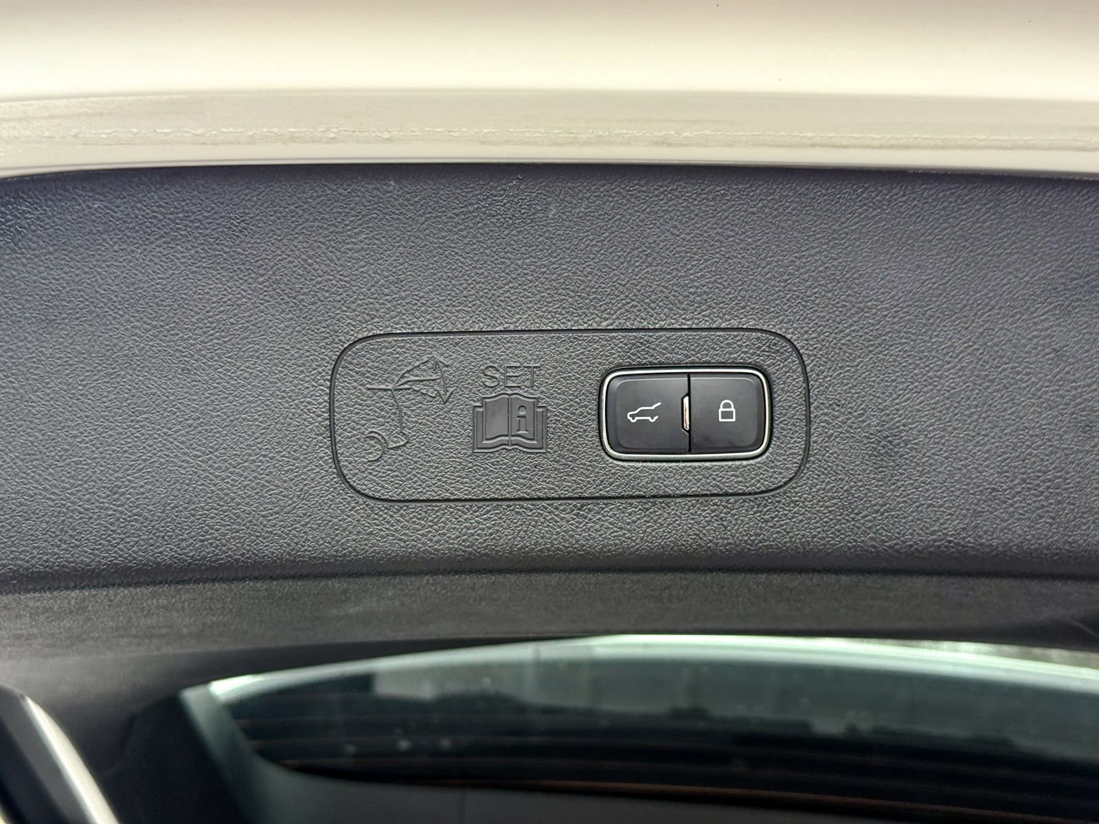 Used 2022 Lincoln Aviator AWD w/ Premium Package image 14