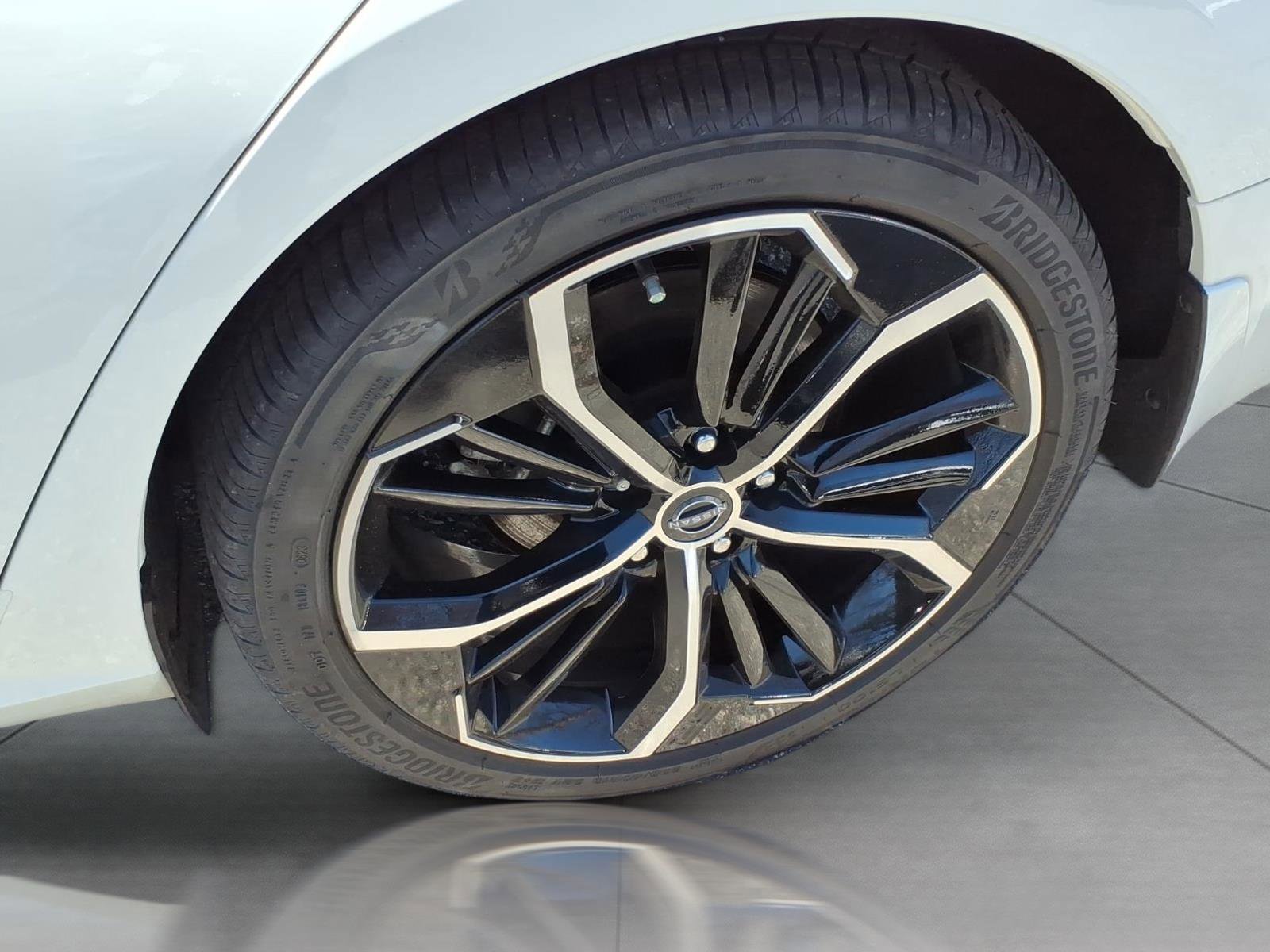 Used 2023 Nissan Altima 2.5 SR w/ SR Premium Package image 5