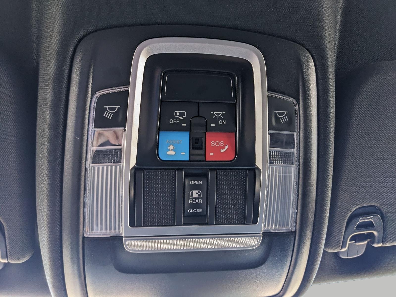 Used 2025 RAM 1500 Laramie AWD/4WD image 34