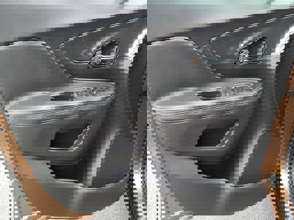 Used 2017 Buick Encore Sport Touring image 9