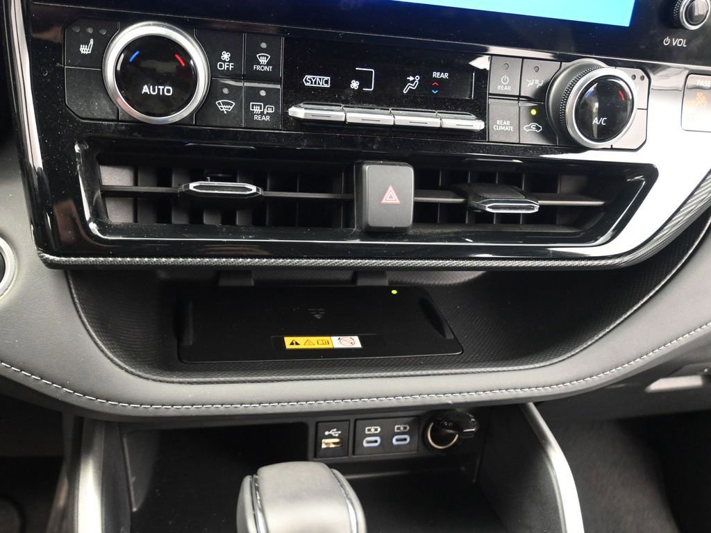 Used 2024 Toyota Highlander XSE FWD image 14