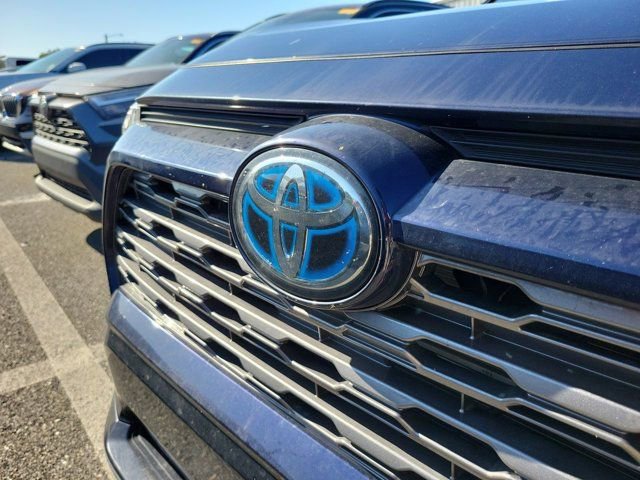 Certified 2020 Toyota RAV4 XSE w/ XSE Grade Weather Package AWD/4WD image 11