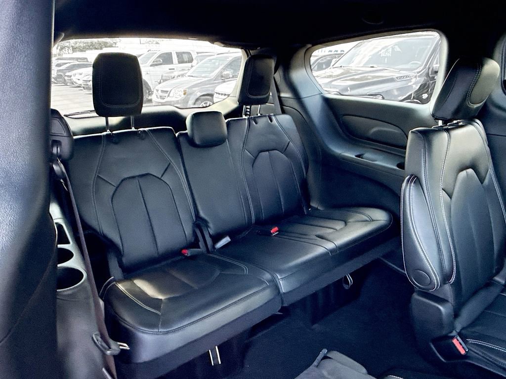 Used 2026 Chrysler Pacifica Select image 31