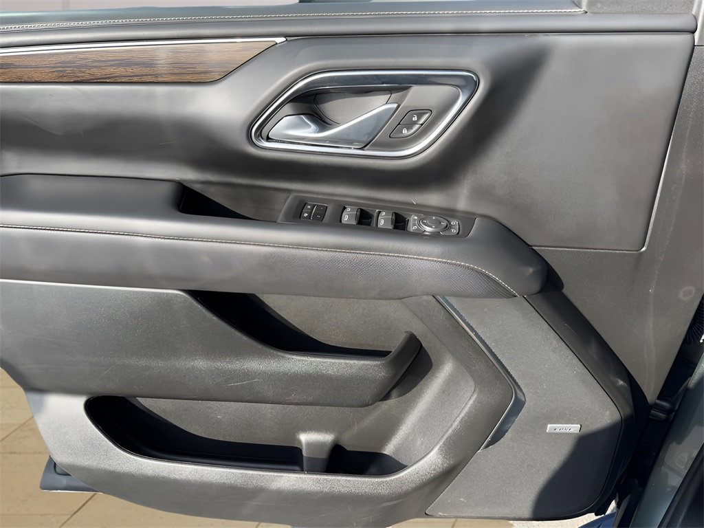 Used 2023 Chevrolet Suburban Premier image 25