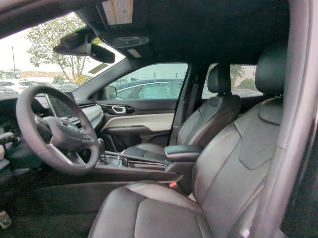 Used 2023 Jeep Compass Limited AWD/4WD image 6