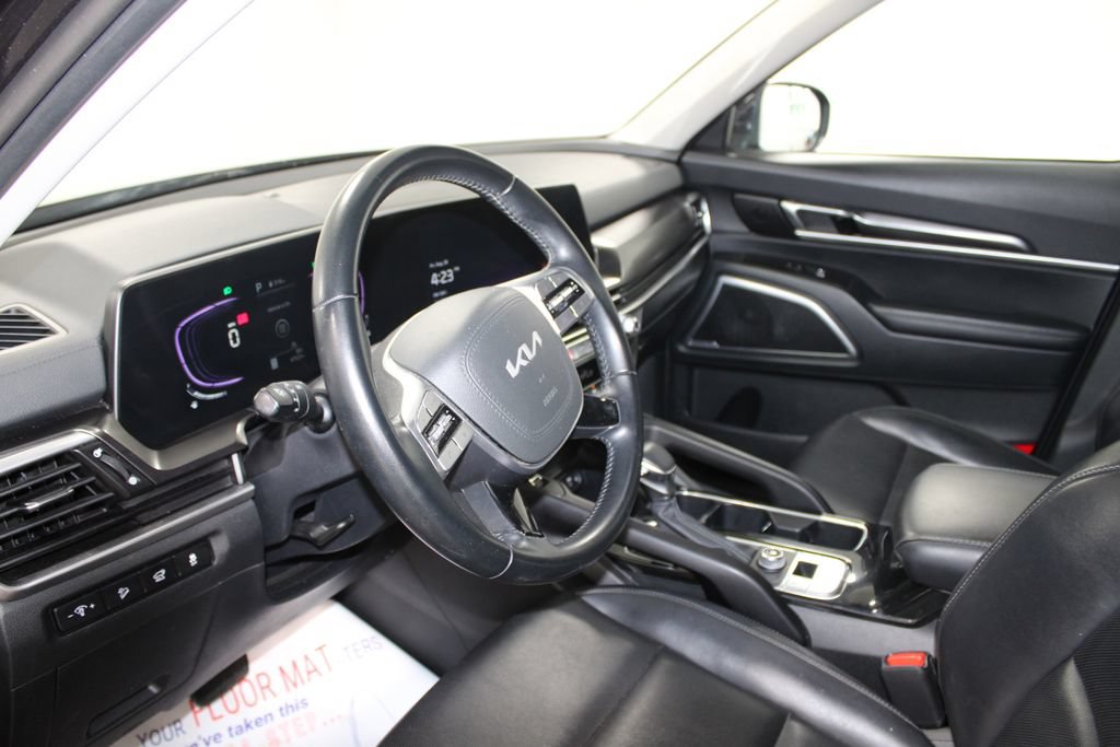 Used 2025 Kia Telluride S FWD image 16