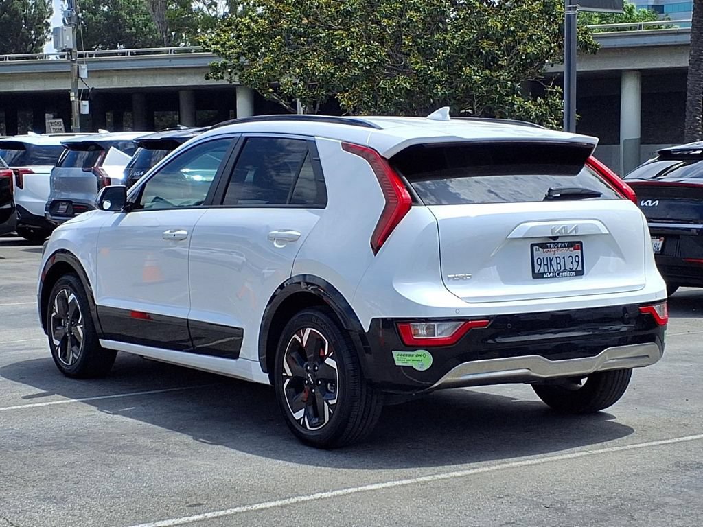 Certified 2023 Kia Niro Wind FWD image 2