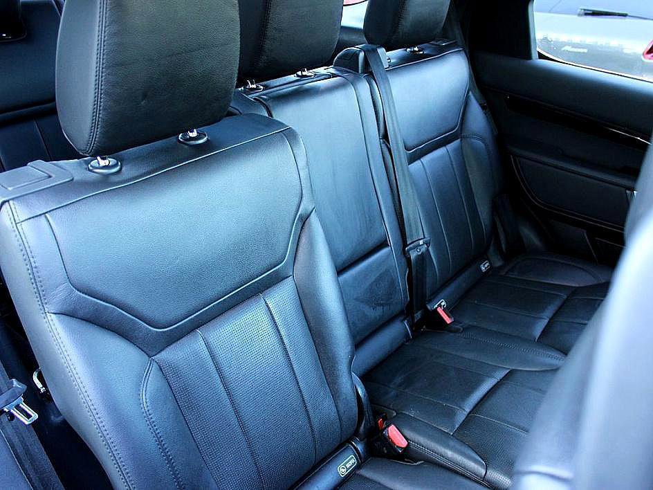 Used 2018 Land Rover Discovery SE image 16