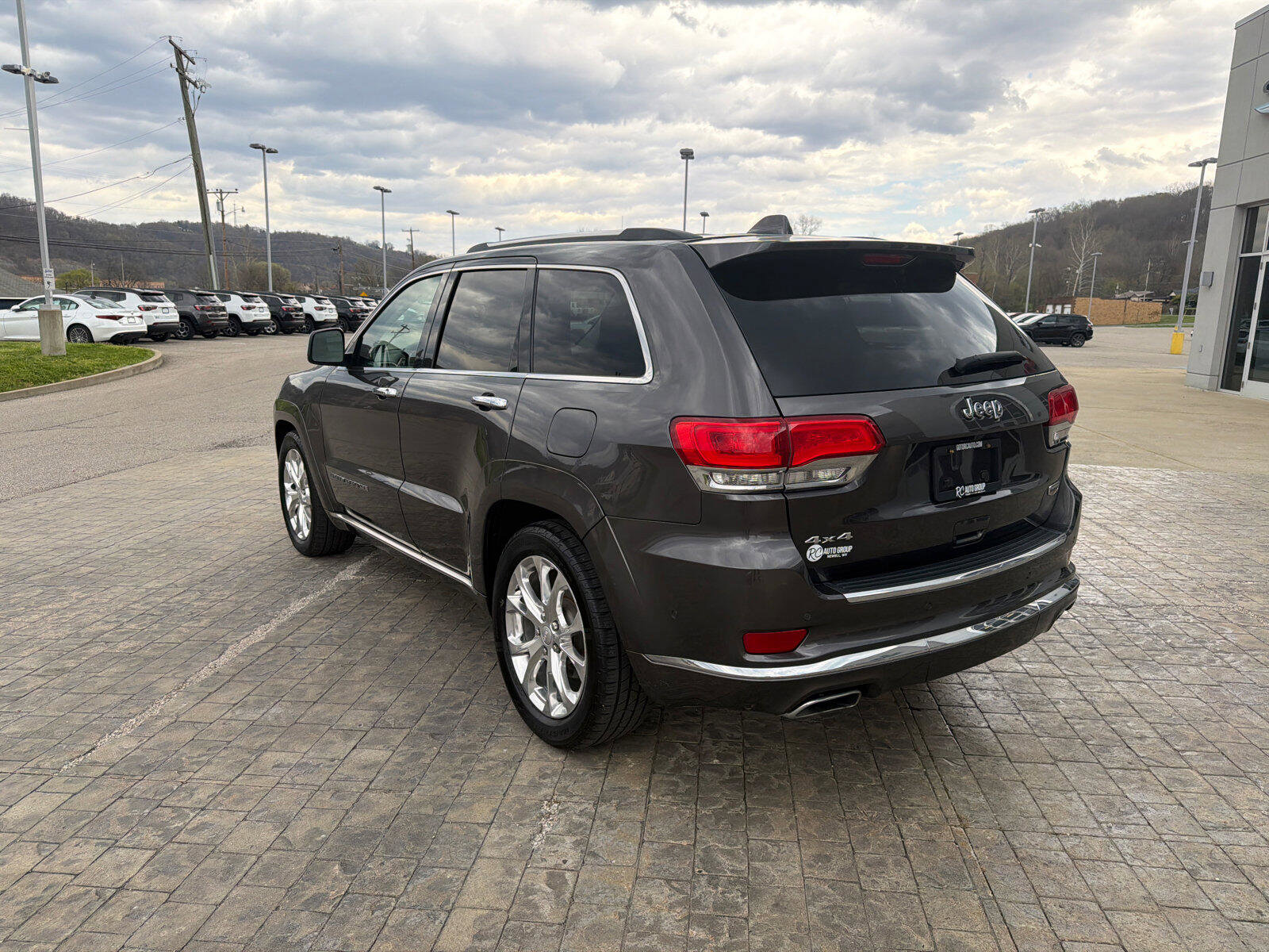 Used 2020 Jeep Grand Cherokee Summit AWD/4WD image 6