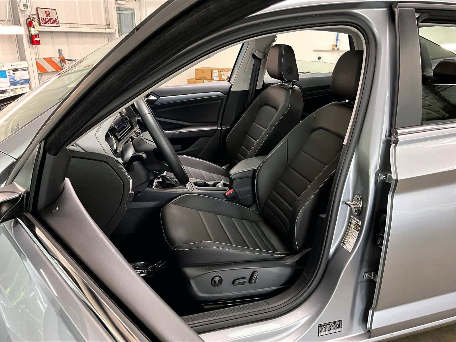 Used 2024 Volkswagen Jetta SE FWD image 27